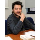 El poeta y periodista Antonio Lucas durante una visita a León