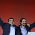El líder del partido griego Syriza, Alexis Tsipras, junto con el líder de Podemos, Pablo Iglesias.