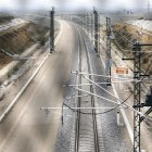 Un tramo de la línea ferroviaria de alta velocidad al sur de la capital leonesa. MARCIANO PÉREZ