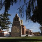 Del patrimonio artístico destacan sobre todo los templos parroquiales de los tres pueblos, unos por recientes y otro, el de Villaestrigo, por ser el más antiguo. De la ermita de Nuestra Señora de la Aldea hoy sólo queda en pie un pequeño muro realizado en