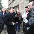 Folgueral (centro), ayer con los vecinos a favor del proyecto.