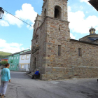 El cementerio está entre Langre (imagen) y San Miguel.