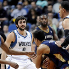 Rubio observa una jugada protagonizada por Roberts (centro), Brewer (izquierda) y Martin.