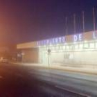 La niebla impidió ayer mantener operativo el aeropuerto durante buena parte de la jornada
