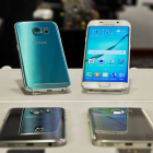 Los dos nuevos teléfonos Samsung Galaxy S6 y Galaxy S6 Edge.