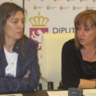 Milagros Marcos, gerente de servicios sociales, e Isabel Carrasco, presidenta de la Diputación.