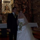 Los novios, al término del enlace matrimonial, en La Virgen del Camino.