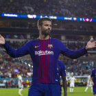 Piqué celebra su gol, el tercero del Barcelona ante el Real Madrid en Miami. EDU BAYER