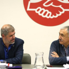Unai Sordo (izquierda) y Pepe Álvarez (derecha), presiden la reunión de las ejecutivas de CCOO y UGT, celebrada hoy.
