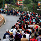 Caravana de migrantes atraviesa Guatemala