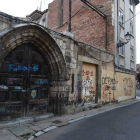 Detalle de las pintadas realizadas en la zona de la Plaza de San Pelayo