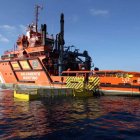 Salvamento Marítimo realiza labores de búsqueda de combustible en la costa de Gran Canaria.