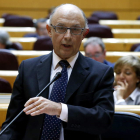 El ministro de Hacienda y Administraciones Públicas, Cristóbal Montoro, ayer en el Senado.