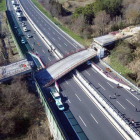 Muere un matrimonio al caer un puente sobre su vehículo en la autopista A14 cerca de Ancona (Italia).