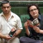 Joaquim Vilarnau y David Escamilla, con sus obras sobre Serrat y Sabater