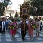 La procesión a su llegada a la iglesia de Santa María para la misa