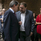 Artur Mas y Oriol Junqueras hablan durante un acto del Tricentenario, el domingo en Cardona.