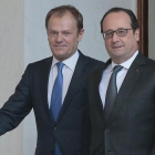 El presidente del Consejo Europeo, Donald Tusk (izquierda), con el presidente francés François Hollande en París.