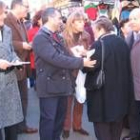 Los representantes del PSOE visitaron el mercado de La Bañeza
