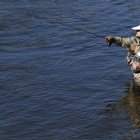 Un pescador disfruta de la jornada durante la temporada anterior. JESÚS F. SALVADORES