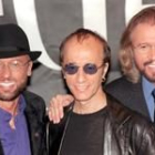 Maurice, a la izquierda, junto a los otros dos hermanos Gibb