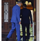 El Rey y Pedro Sánchez, en agosto en el palacio de Marivent. BALLESTEROS
