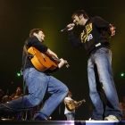 Estopa durante un concierto en León.