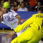 Stranovsky flota desde el extremo y con un giro de muñeca magistral bate a Pejanovic.