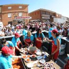 Más de 2.000 kilos de pimientos se frieron ayer en Fresno para la popular pimientada.