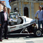 Organizador y patrocinadores en la presentación del rally.