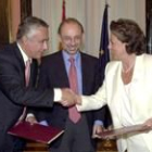 Imagen de la firma del acuerdo de financiación local que tuvo lugar ayer