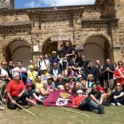 Los peregrinos a su llegada a la explanada del santuario de la Virgen de la Velilla.