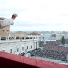 El papa Francisco pronuncia la bendición ‘Urbi et Orbi’ desde el balcón de la Logia central de la basílica de San Pedro.