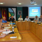 La junta directiva de Poeda, durante la asamblea celebrada ayer en Santa María. MEDINA