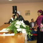 Llorente (izquierda), durante la ceremonia que presidió como alcalde, en la que contrajo matrimonio