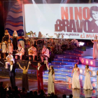 Una puesta en escena de ‘Nino Bravo ¡El musical!’, espectáculo que, además de cuatro cantantes, incluye banda, ballet y coros.
