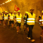 La marcha atravesando el túnel de Guadarrama.