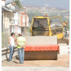 Imagen de archivo de obras en una calle de Ponferrada.