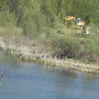 Las obras en el cauce del río Cea continúan para que no haya inundaciones en el cámping. ACACIO