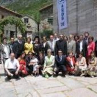 El sacerdote Domingo García Valbuena, con sus fieles