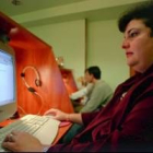 Las mujeres siguen estando por debajo de los hombres en conexión