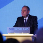 Alex Salmond comparece ante la prensa para valorar los resultados del referéndum, este viernes en Edimburgo.