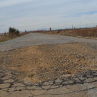 Imagen de los blandones en la carretera a la entrada de Zambroncinos, en el municipio de Zotes. MEDINA
