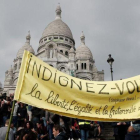 Los chalecos amarillos frente a la Basílica del Sacre-Coeur de Montmartre en la decimonovena marcha en París.