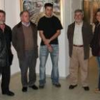 El alcalde y el edil de Cultura con los artistas Santos y Pablo Alonso durante la inauguración