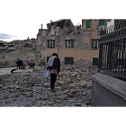 Viviendas afectadas en Amatrice (Italia) tras el terremoto de 6.2 de magnitud que ha sacudido hoy el centro de Italia.