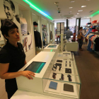 Amparo García, ayer en la tienda oficial de Lacoste que regenta en la calle del Cristo.