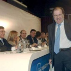 Herrera, junto a miembros de la directiva del PP, Carrasco entre ellos