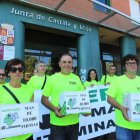 Eugenia Alba, Alfonso Arias y Ricardo Palacios, entregaron en julio firmas contra la incineración.