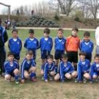 Diego Prado, a la izquierda, y Rupi dirigen a uno de los equipos benjamines